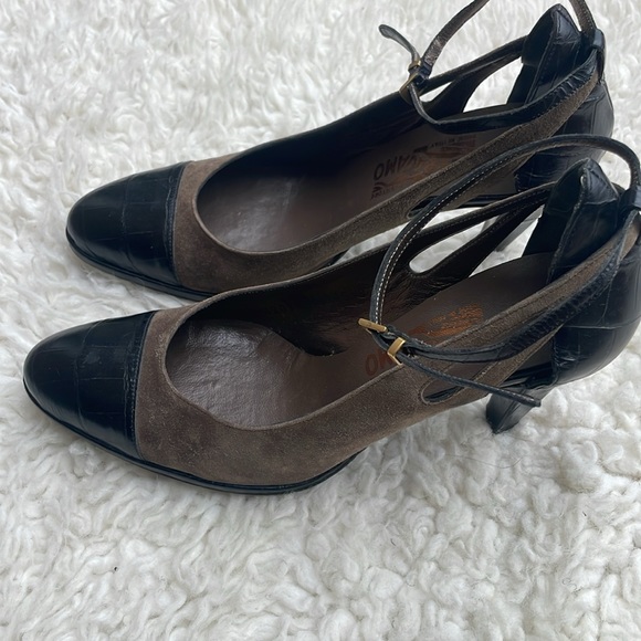 Salvatore Ferragamo Taupe/Black Suede & Embossed Leather Women's Pumps 6.5 - Picture 5 of 16